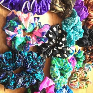 RETRO SCRUNCHIES